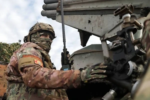 ВС России нанесли 50 групповых и один массированный удар по объектам ВПК Украины