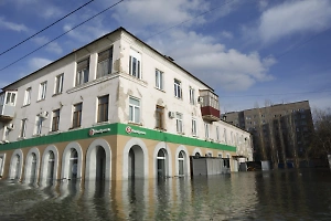 На Оренбуржье надвигается мощная волна из-за перелива через дамбу в Казахстане