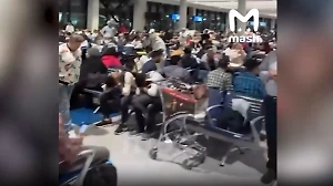 Отмена рейсов из Дубая из-за непогоды вызвала коллапс в аэропорту