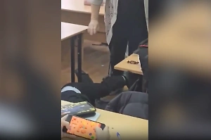 "Сколько я терплю! Хамло!": Учительница из Туапсе повалила на пол и пнула школьника