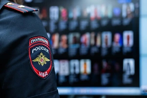 Экс-коллег полковника Захарченко из секретного отдела МВД ищут за взятку в 5 млрд