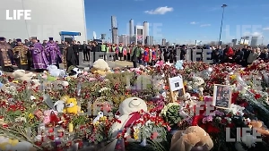 Life.ru разведал обстановку у "Крокуса" после сообщений о расчистке мемориала по жертвам теракта