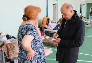 Омбудсмен Оренбуржья объехал пункты размещения пострадавших от паводков