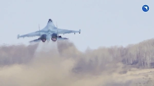 Российские военные лётчики пересели на новые истребители Су-35С