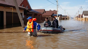 Оренбуржцы объединили усилия в борьбе с рекордным наводнением