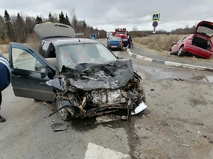 В Ярославской области в аварии с двумя легковушками пострадали семь человек