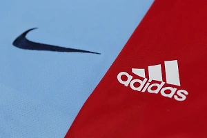 Спросили за шмот: Adidas вызвала Nike в суд из-за трёх полосок