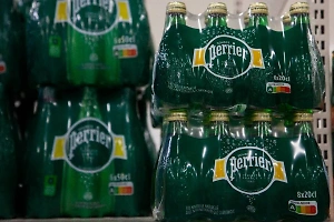 Во Франции уничтожили 2 млн бутылок воды Perrier из-за кишечной палочки