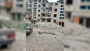 После обстрела ВСУ многоэтажки в Токмаке есть раненые и погибшие