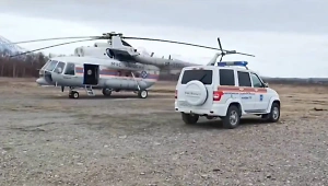 В Охотском море пропали двое мужчин на лодке, на их поиски вылетел вертолёт