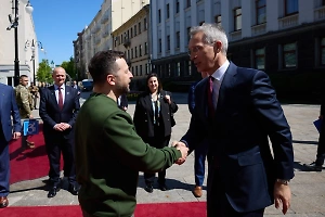 Столтенберг тайно прибыл в Киев и охладил пыл Зеленского