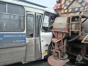 Автобус врезался в стройтехнику под Владимиром, пострадало 15 человек