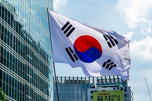 Южнокорейская оппозиция победила на выборах, получив 175 мест в парламенте