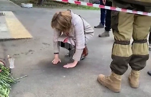 Держалась руками за запёкшуюся кровь: Бабушка убитого 24-летнего москвича застыла на месте гибели внука