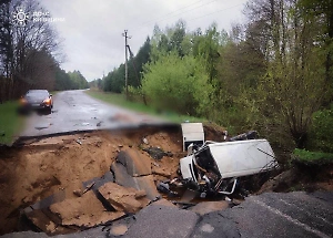 Земля поглотила микроавтобус с пассажирами под Киевом, есть жертвы