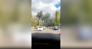 Клубы чёрного дыма заслонили небо над Воронежем из-за пожара на заводе