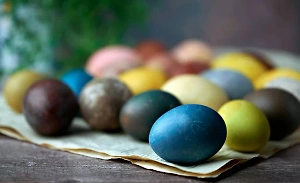 Грозит отравлением: Россиянам объяснили, чем нельзя красить пасхальные яйца