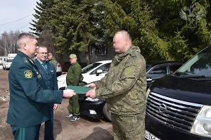 Таможенники передали в зону СВО шесть конфискованных автомобилей