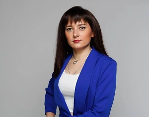 На самом деле, многие производители консервированного тунца используют натуральные методы консервации, такие как тепловая обработка, масло или соль. Эти методы помогают сохранить свежесть продукта без необходимости добавления химических консервантов. При выборе консервированного тунца стоит обратить внимание на этикетку продукта и состав. Если в составе указаны только тунец, вода и соль, то продукт не содержит искусственных добавок или консервантов.
