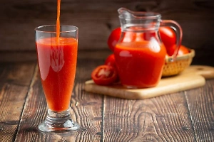 Помогает и мужчинам, и женщинам: Россиянам объяснили, чем томатный сок полезнее свежих плодов