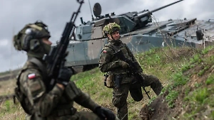 Шойгу доложил о 33-тысячном войске НАТО с сотнями танков у границ России