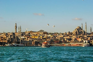 Неизвестные обстреляли отель и автобус в Стамбуле, преступников ищут
