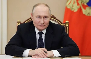 Путин призвал уйти от "охранительного" характера молодёжной программы