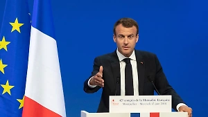 Макрон рассказал об "угрожающих" словах Шойгу министру обороны Франции