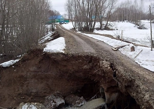 Дамба ещё в одном регионе России не выдержала напора паводковых вод