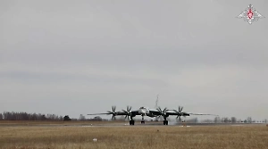 Ракетоносцы Ту-95 с кортежем из Су-35 более 12 часов патрулировали Чукотское море