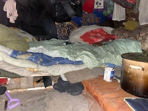 Находившаяся в розыске семья с детьми 11 месяцев жила в шалаше под Тулой