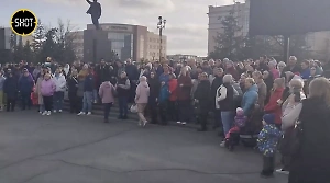 Пострадавшие от потопа жители Орска вышли с протестом на главную площадь