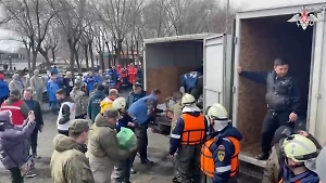 Военные помогают пострадавшим от паводка в Оренбургской области