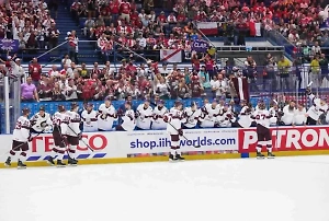 Организаторы ЧМ по хоккею убрали флаг Украины на матче Казахстан – Латвия