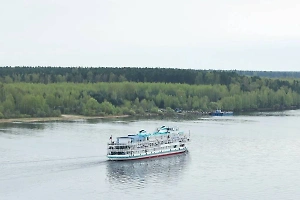 Шедший из Самары теплоход с 216 пассажирами сел на мель на Волге около Тольятти