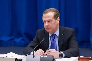 "Мутный британец": Медведев ответил Кэмерону, разрешившему Киеву атаковать Россию