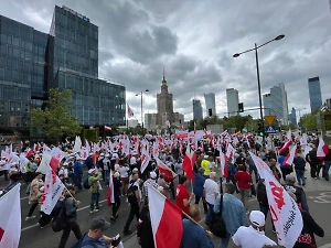 В Варшаве тысячи фермеров выражают протест "зелёному курсу" Евросоюза