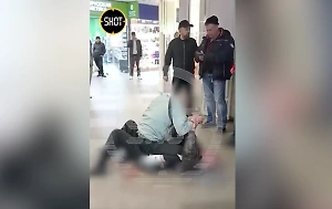 "Пуля в щеке торчит": Двое мужчин устроили кровавое месиво со стрельбой в московском ТЦ