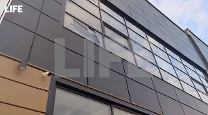Life.ru публикует видео последствий очередных прилётов по Белгороду