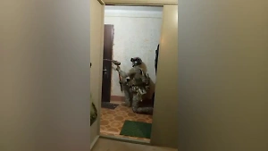 Росгвардия показала видео штурма квартиры устроившего стрельбу в Петербурге