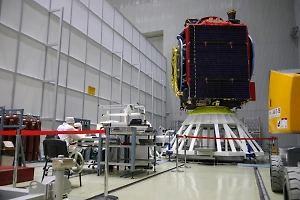 "Ростех" начал поставки комплектующих для первого полностью российского спутника