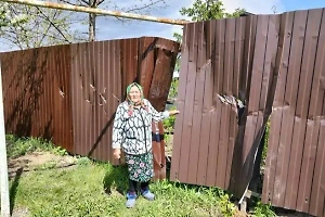 На Урале строители из цыганского посёлка угрожают семье бойца СВО из-за забора
