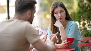 5 неприятных вопросов, которые нужно задавать партнёру в начале отношений
