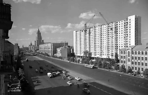 6 причин, почему в СССР активно строили несуразные дома "на курьих ножках"