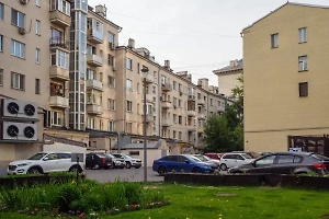 Россиянам пригрозили штрафами до 100 тысяч за захват парковки во дворе