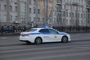 Подросток изрезал ножом двух полицейских прямо в служебной машине в Дагестане