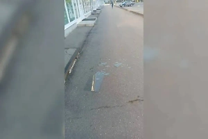 Под Новгородом второклассник скинул с балкона стекло и убил трёхлетнюю девочку