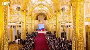 Путин поцеловал Пахмутову и пожал руку Рошалю на церемонии инаугурации
