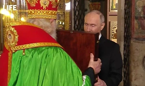 Патриарх Кирилл благословил Путина после инаугурации