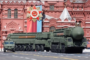 По Красной площади прошла грозная колонна ракетных комплексов "Ярс" 
